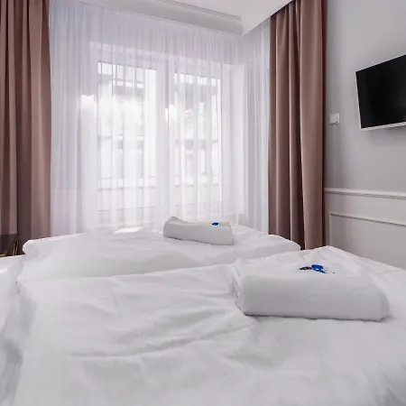 Faro Nadmorskie Tarasy Deluxe Przy Latarni Morskiej Kolobřeh