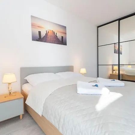 Faro Nadmorskie Tarasy Deluxe Przy Latarni Morskiej Apartmán *